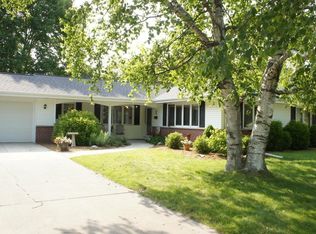 1019 Crestview Dr, Port Washington, WI 53074
