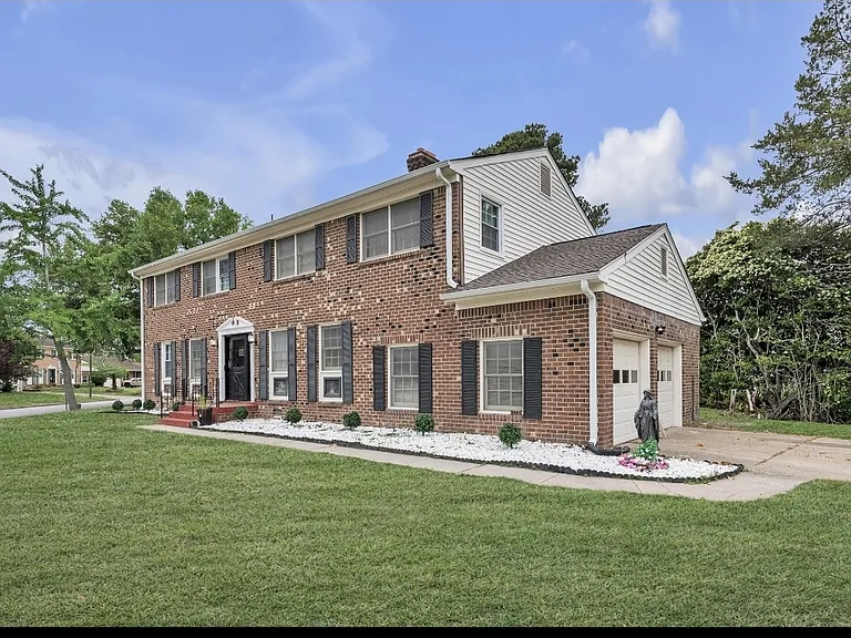 4760 Marlborough Dr — Photo 4