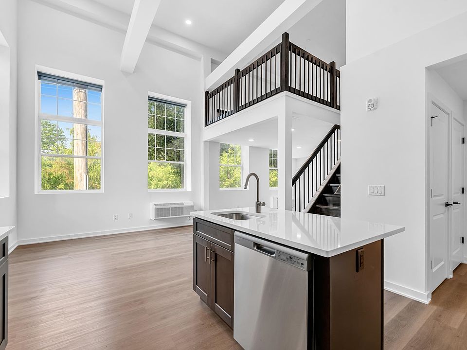 1st image of 315 Railroad Ave #101