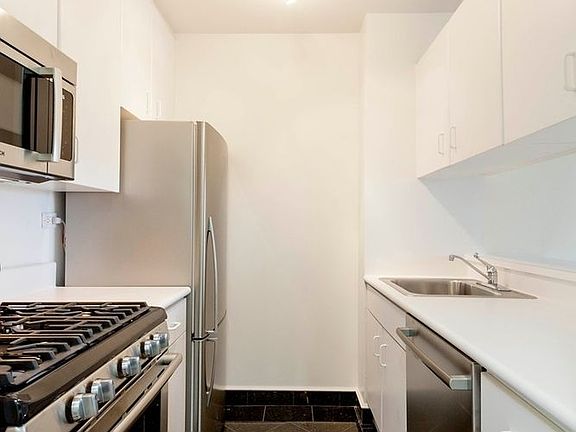 3rd image of 145 W 67th St APT 42B