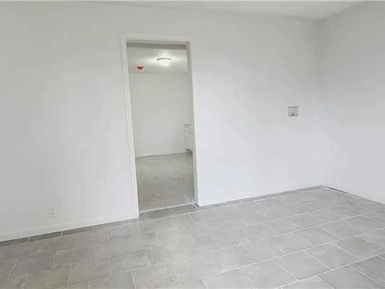 139 S Maple St — Photo 12