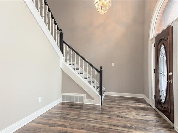 2nd image of 1376 Hunters Mill Trl