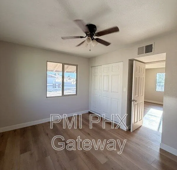 145 E Stewart St — Photo 6