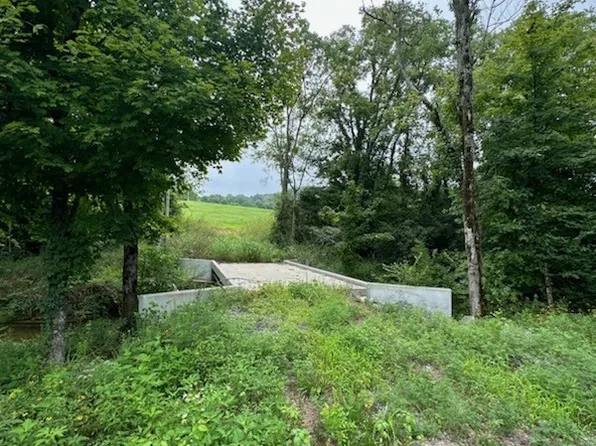 772 Rock Bridge Rd, Bethpage, TN 37022