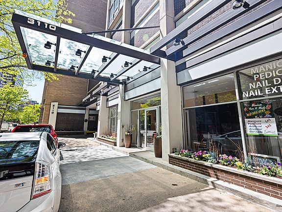 2nd image of 3110 N Sheridan Rd APT 1807