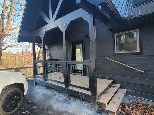 1847 Beach Front Dr, Sevierville, TN 37876
