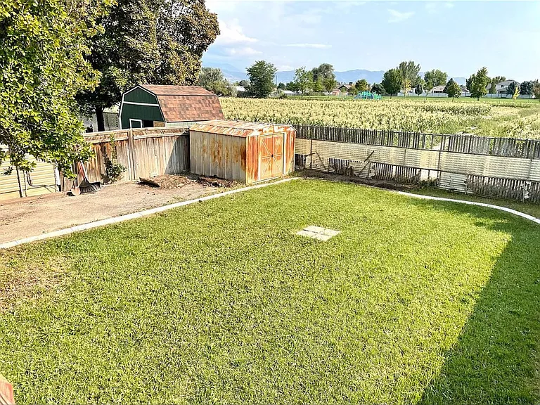 1445 W Countrywood Ln — Photo 2
