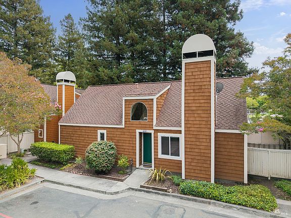 2nd image of 2412 Lakeview Drive