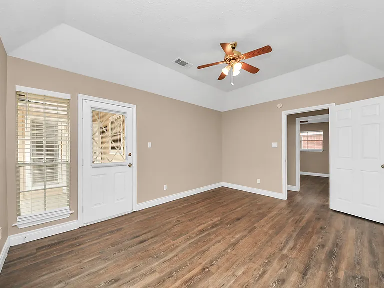 1163 Lovett St — Photo 40