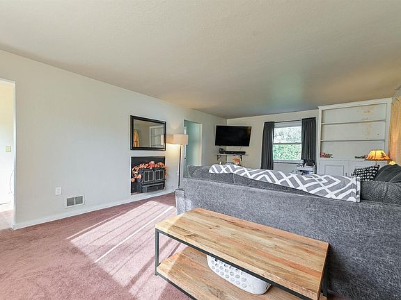 3rd image of 618 Hayes St Lot 2