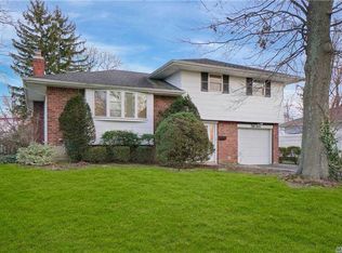 47 Howell Dr, Smithtown, NY 11787