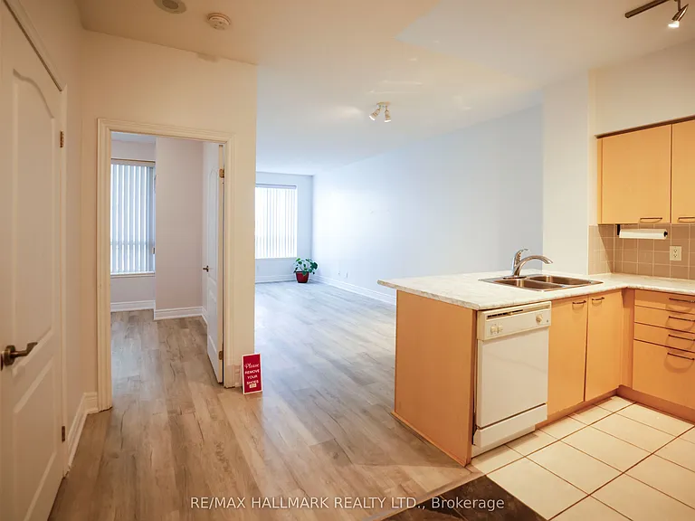 62 Suncrest Blvd #112 — Photo 11