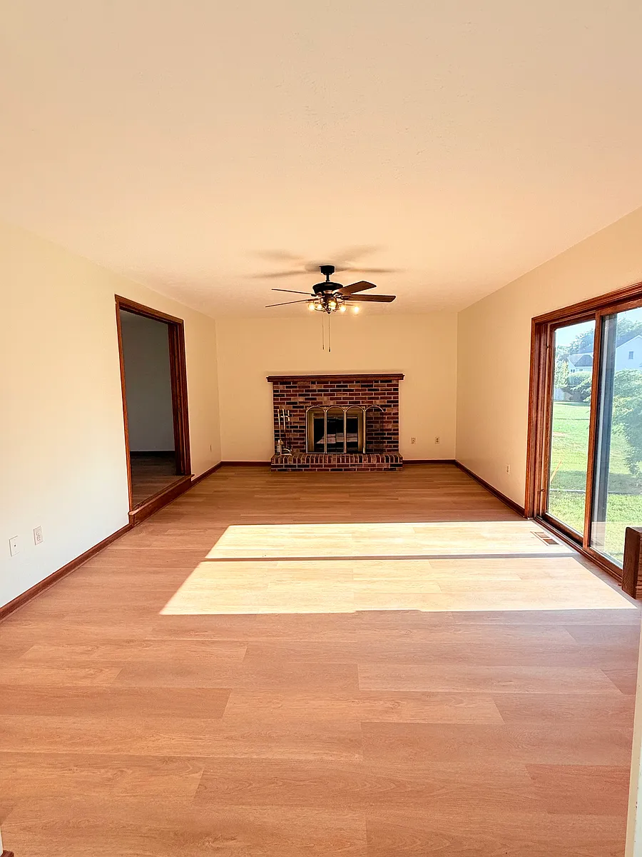Building Photo - 473 Montvale Ln