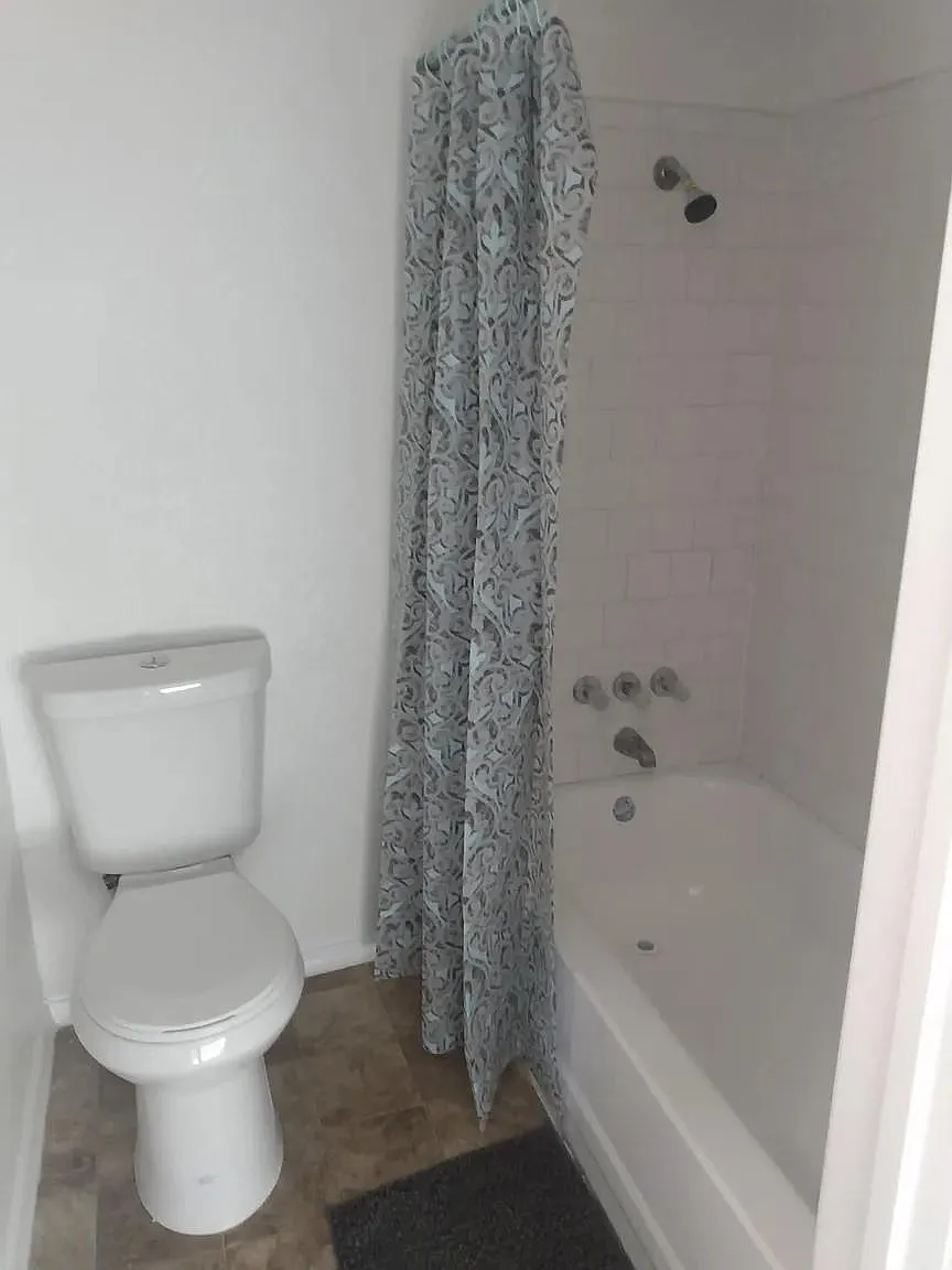 2 bed, 1.5 bath, 1200 sqft, $895 — Photo 3