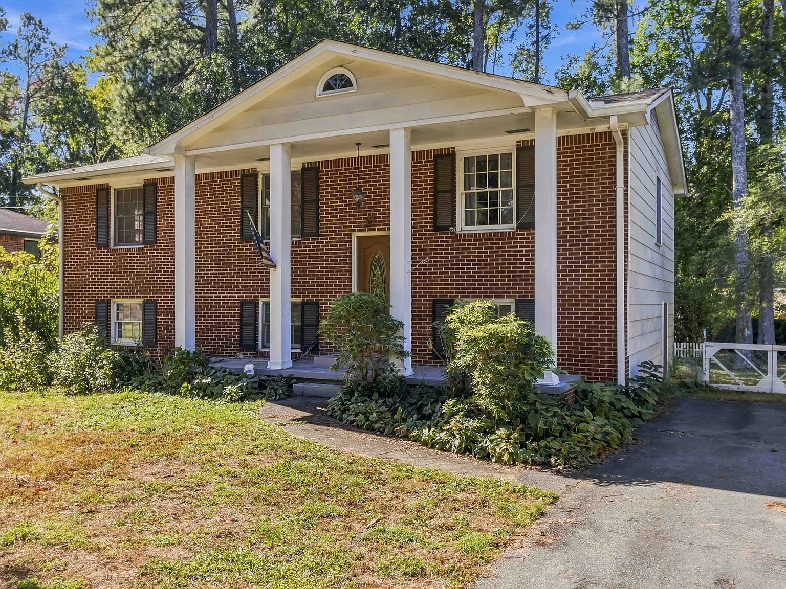4 bed, 2288 sqft, $2,600 — Photo 2