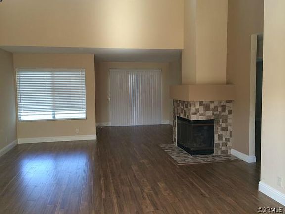 3rd image of 27 Baywood #47