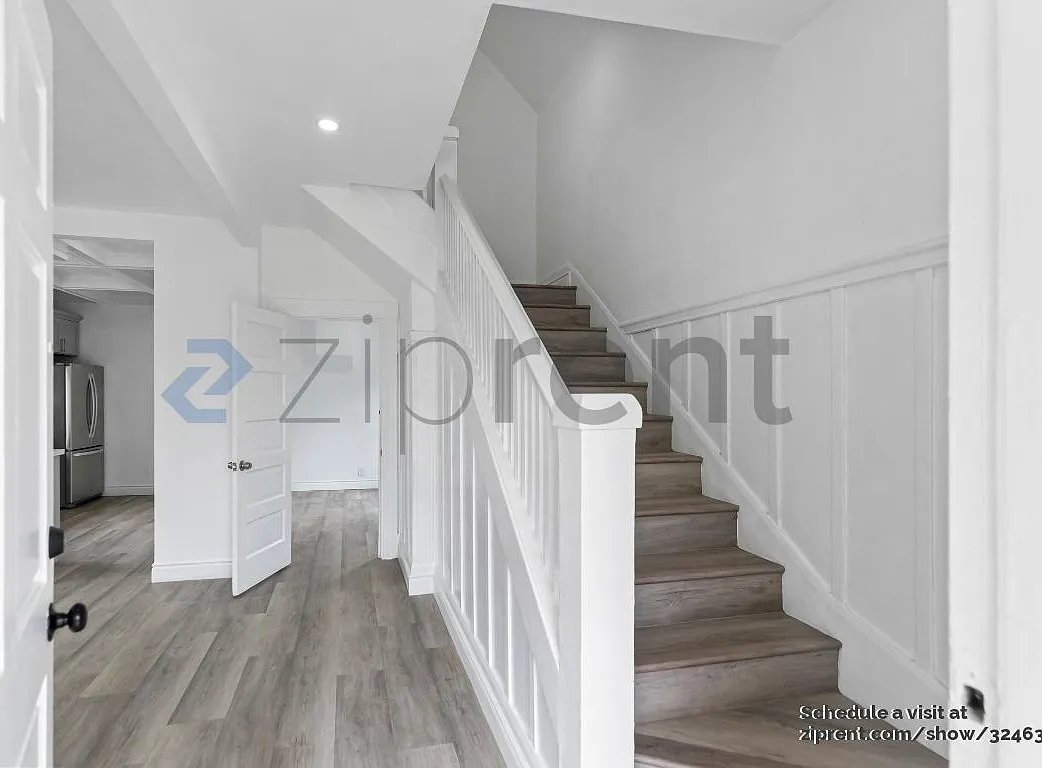3 bed, 1208 sqft, $3,605 — Photo 4