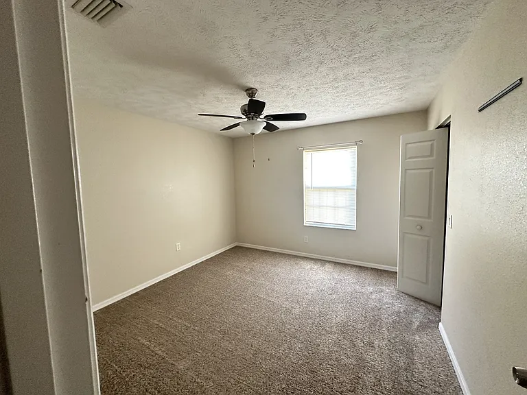 5953 NE 62nd Court Rd — Photo 4