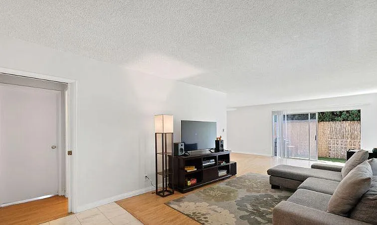 1288 Barry Ave #4 — Photo 11
