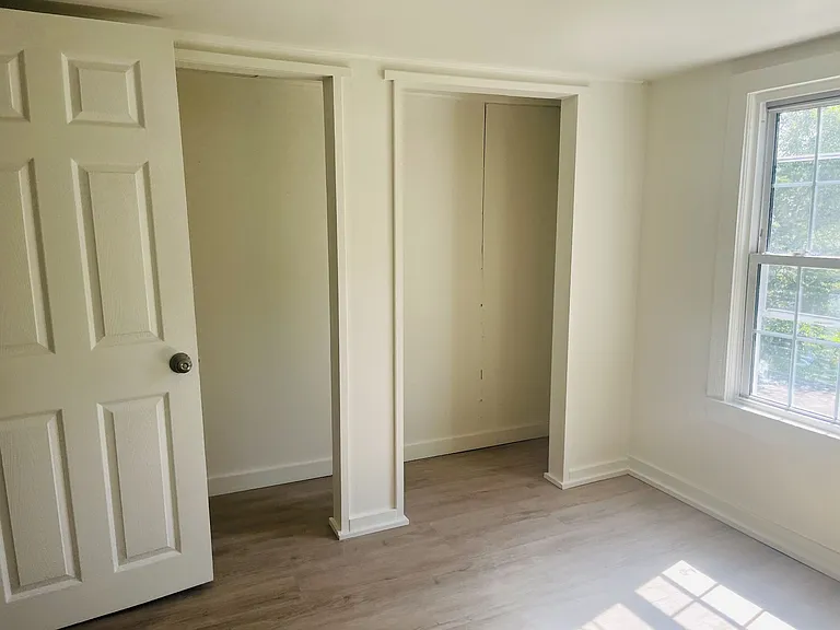 210 Downey St — Photo 2