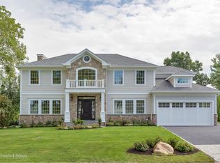 296 Crabapple Rd, Manhasset, NY 11030