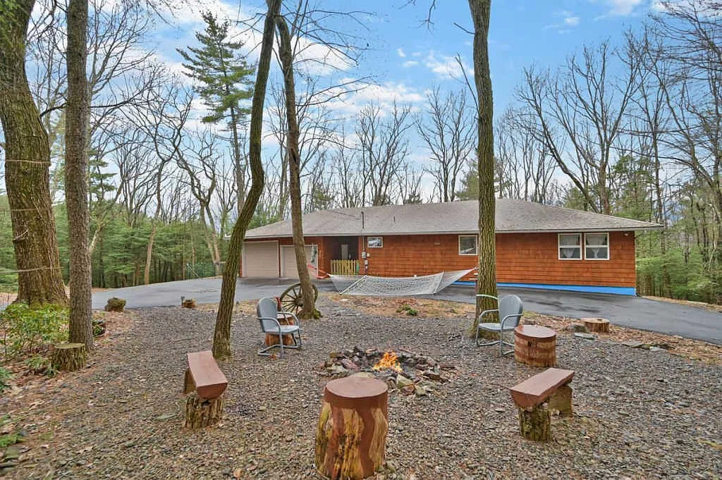 1255 Mountain Rd photo 1