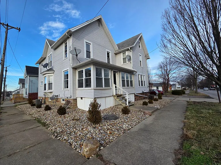 200 E Walnut St — Photo 1