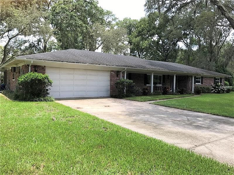 1st image of 2121 Oakwood Dr
