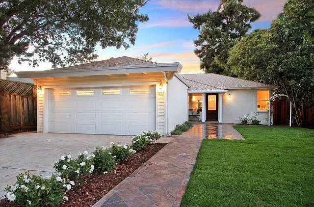 1007 Peggy Ln — Photo 1