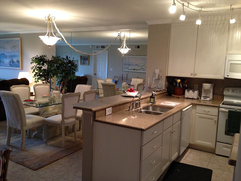 Kitchen & Dining Area