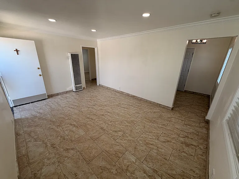 9105 Margaret St — Photo 8