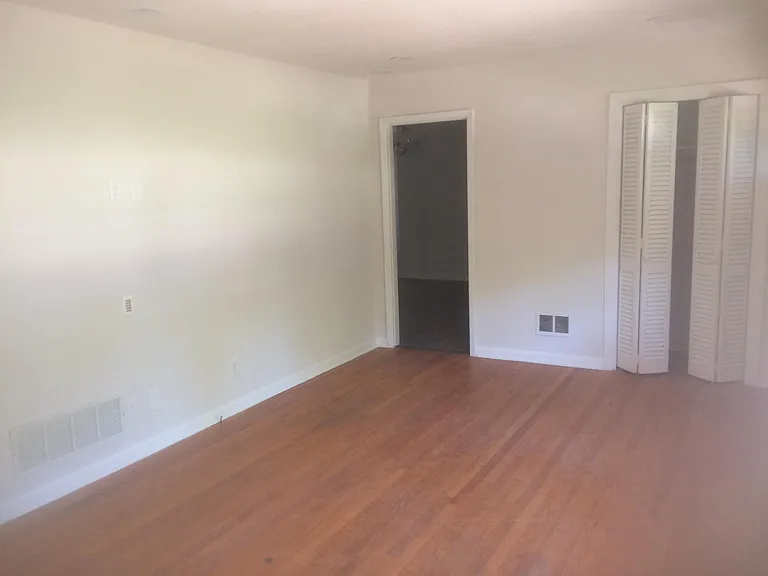 1806 Cheltenham Ln — Photo 6
