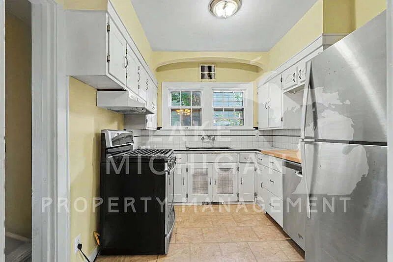 2 bed, 1.0 bath, 1122 sqft, $1,895 — Photo 3