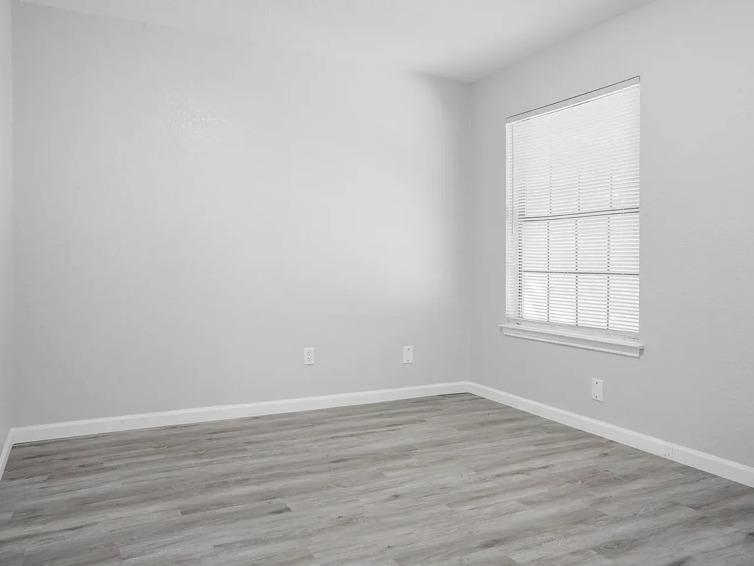 2 bed, 1.5 bath, 1158 sqft, $1,600 — Photo 3