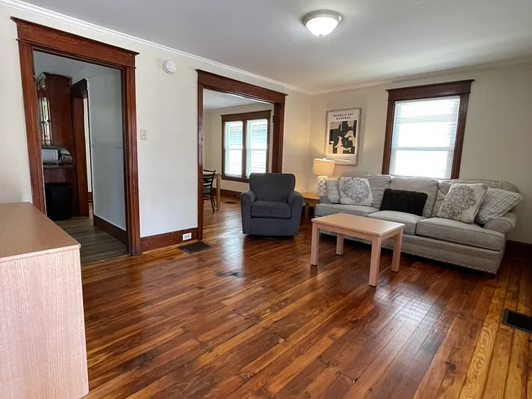 1204 Memorial Ave #3 — Photo 5