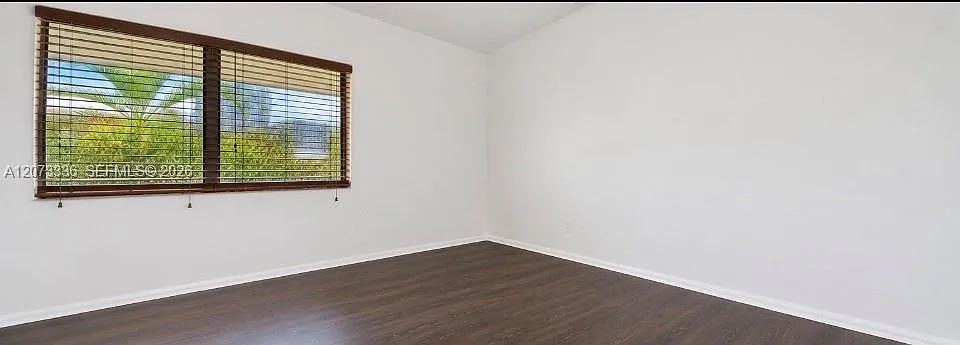 345 Michigan Ave — Photo 2