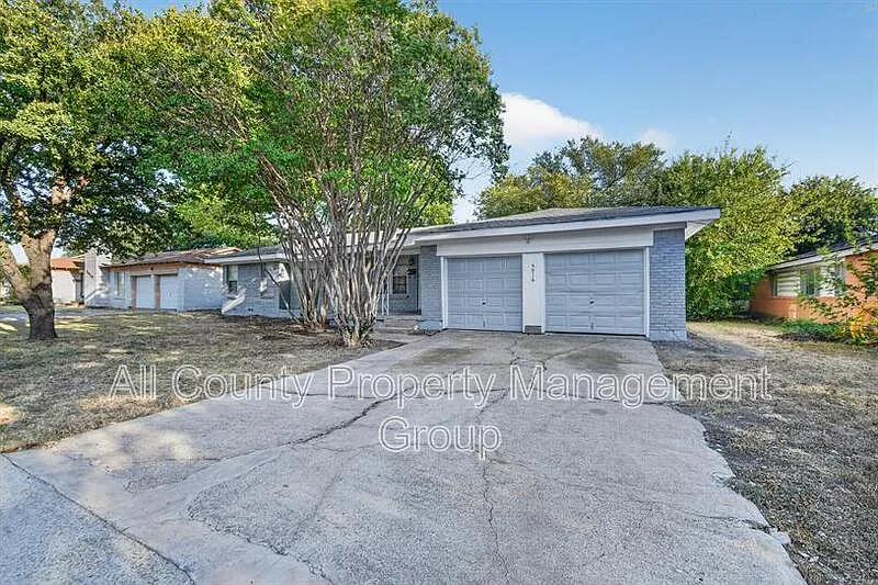 3 bed, 2.0 bath, 1430 sqft, $1,825 — Photo 2
