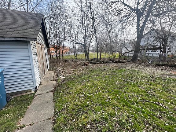 5th image of 15645 Grant St