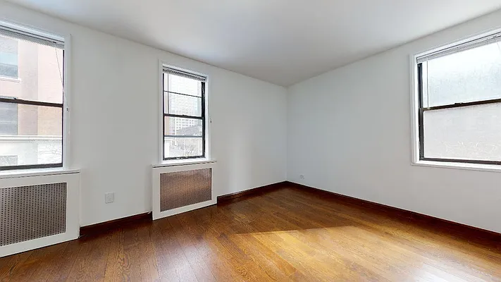 Rented by Bond New York | media 33