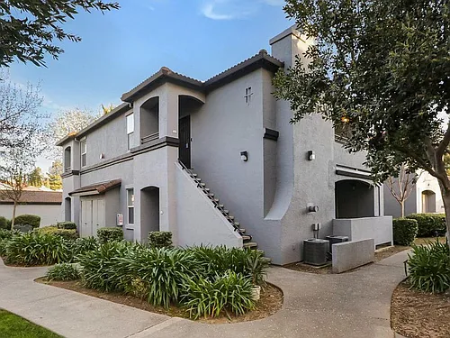 5201 Laguna Oaks Dr Photo 1