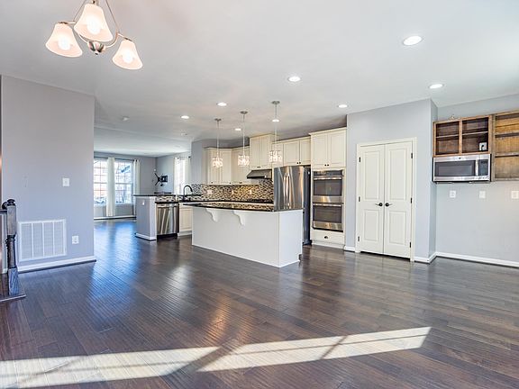 5th image of 7770 Milton Cir