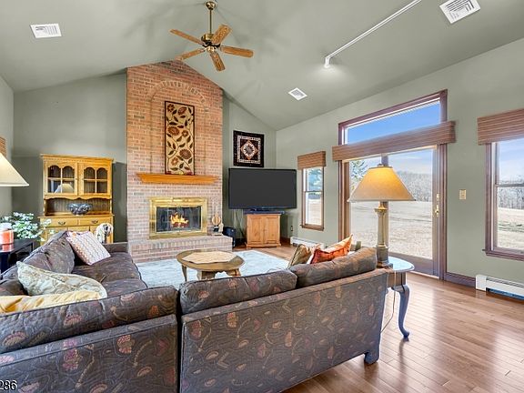 4th image of 309 Pennington Harbourton Rd