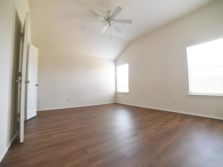 208 Meadow Lark Ln — Photo 14