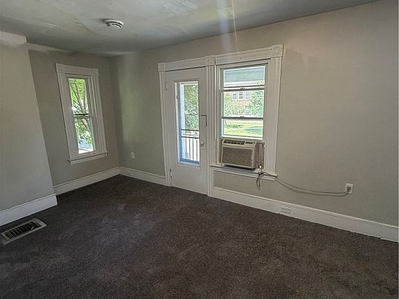 3rd image of 454 Riverside Ave APT B