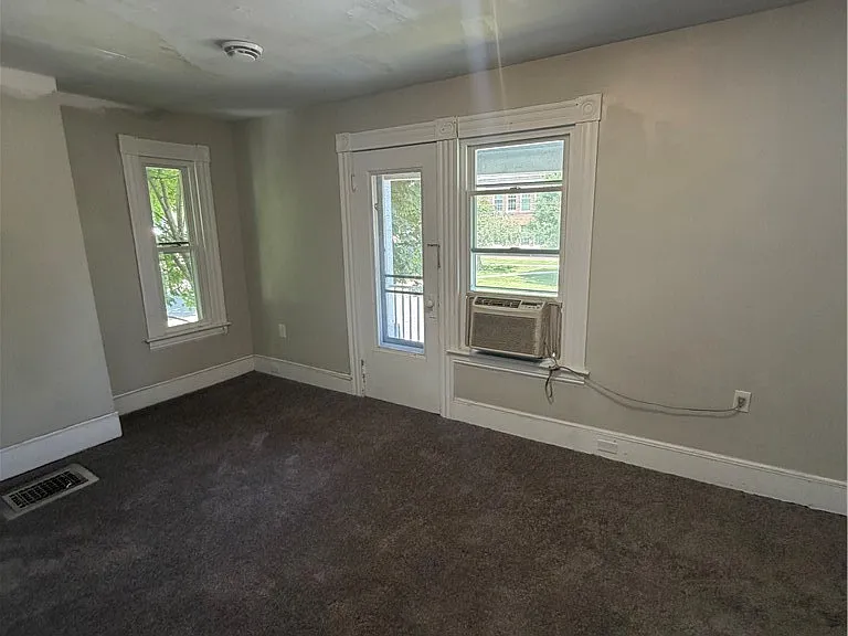 454 Riverside Ave #B — Photo 3