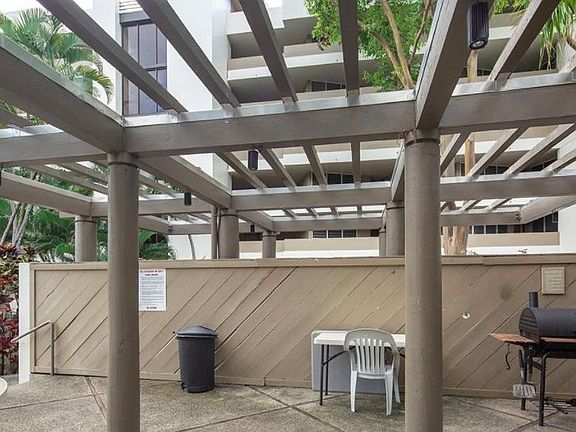Recreation area for relaxation, gatherings, dining (next to pool)