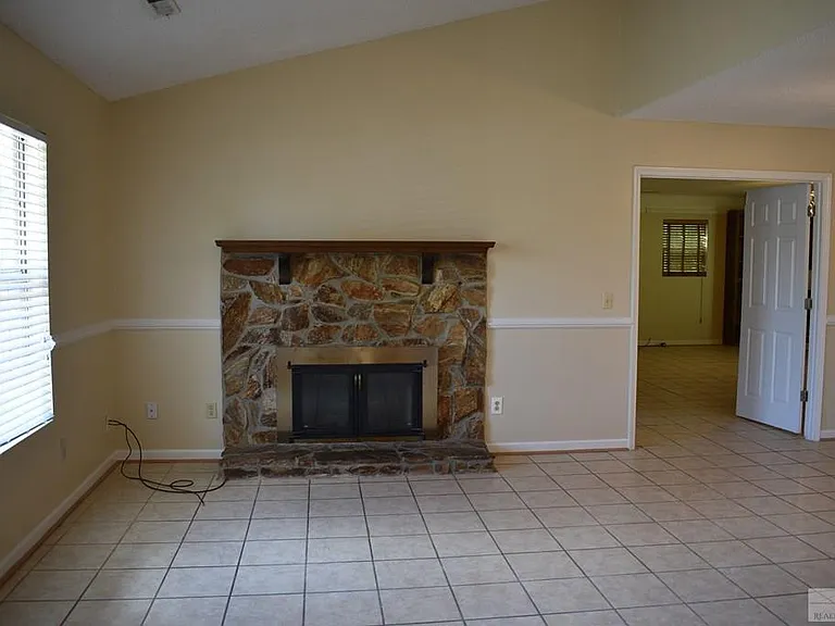 5830 Lost Creek Dr — Photo 2