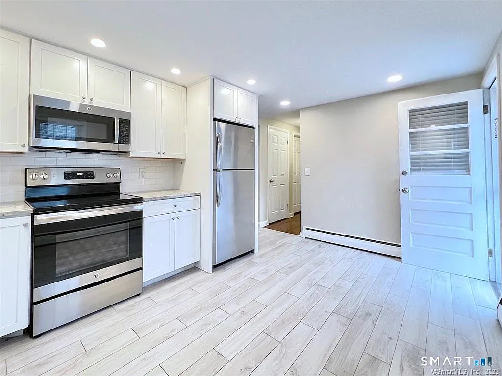 2 bed, 1.0 bath, 825 sqft, $2,350 — Photo 3