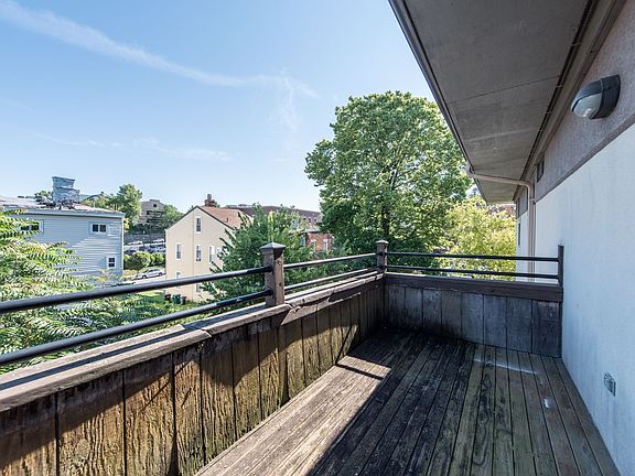 2nd image of 2902 Bellevue Ave APT 4