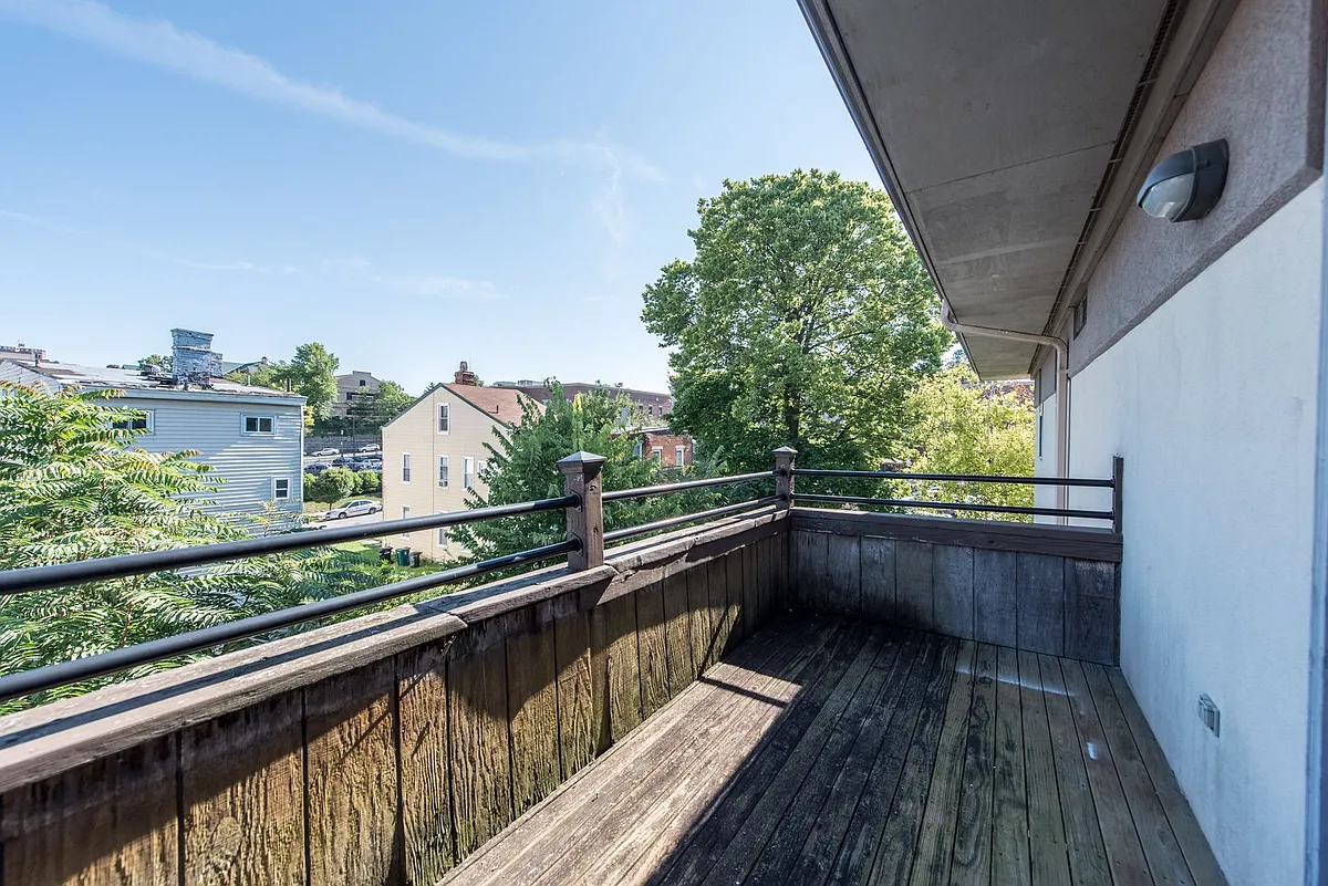 Building Photo - 2902 Bellevue Ave